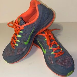 NIKE Dual Fusion Run 3 Womens Size 7 Running Shoes Gray Neon Orange